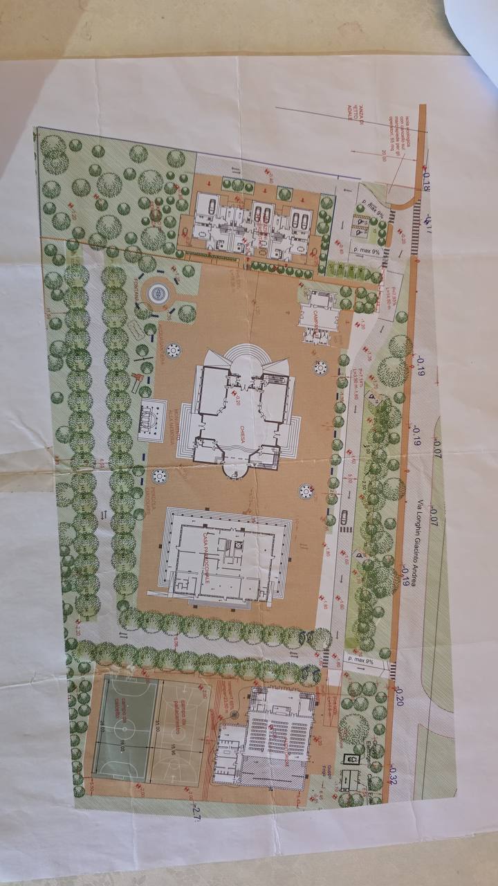 La struttura metallica delle pareti prende forma